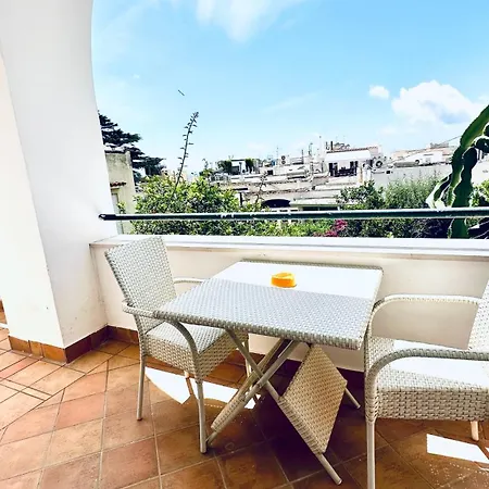 Konukevi La Zagara By Caprirooms 4*
