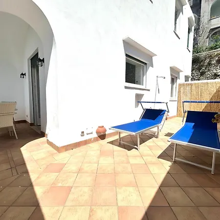 Konukevi La Zagara By Caprirooms 4*